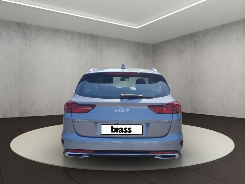 Gebraucht Kia Ceed 105 PS (77 kW) 2024 Lunarsilber met. Kleinwagen