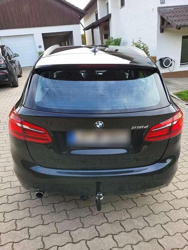 Gebraucht BMW 218 150 PS (110 kW) 2015 Schwarz Van / Kleinbus
