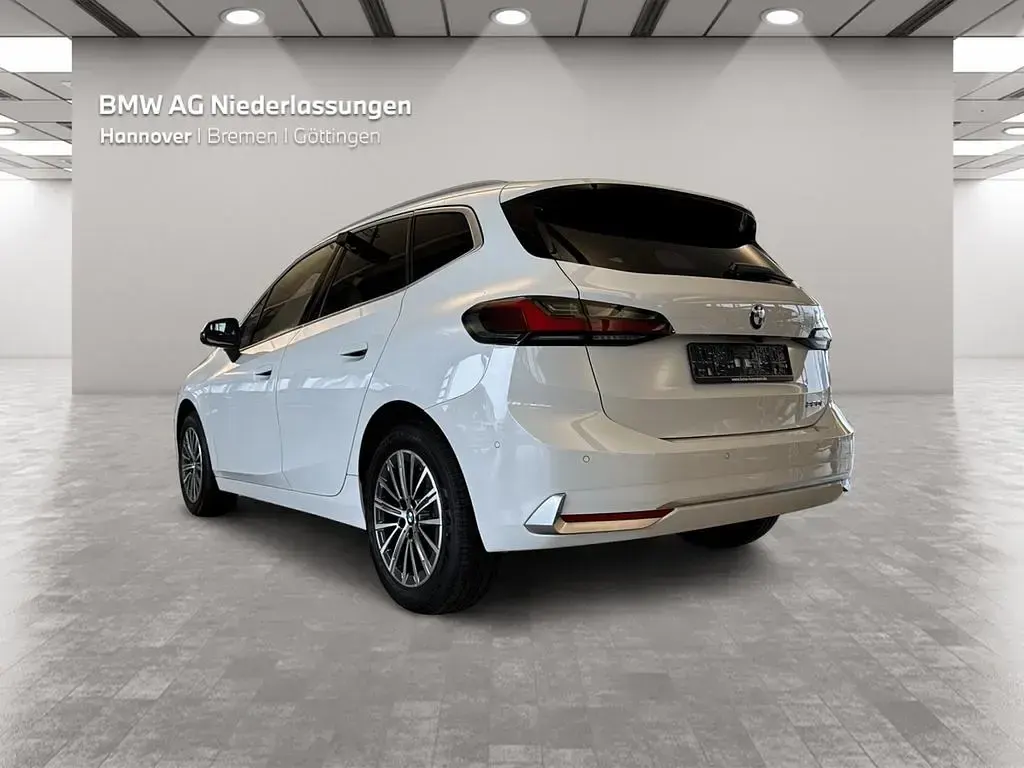 Gebraucht BMW 220 Active Tourer Comfort Edition 156 PS (114 kW) 2025 Weiß Van / Kleinbus