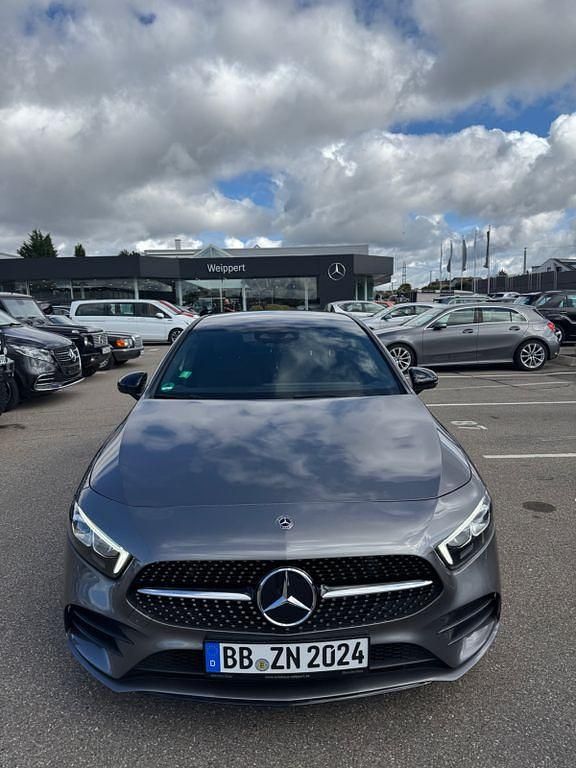 Grau Gebraucht 2019 Mercedes A200 AMG Limousine | 22.500 € (Fairer Preis) - Bild 1/4