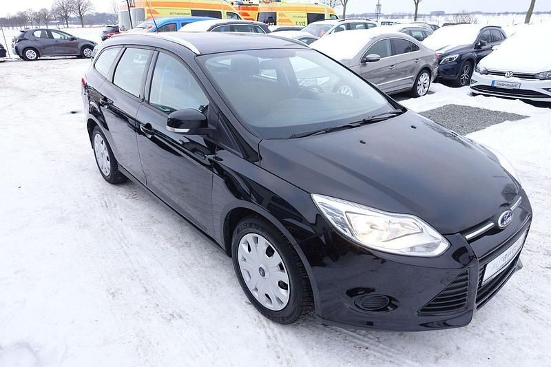 Gebraucht Ford Focus 101 PS (74 kW) 2014 Schwarz Kombi