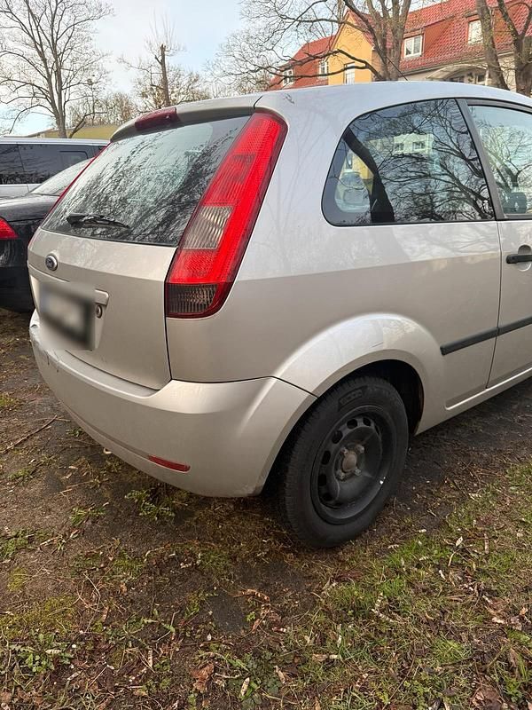 Gebraucht Ford Fiesta 80 PS (58 kW) 2003 Silber Kleinwagen