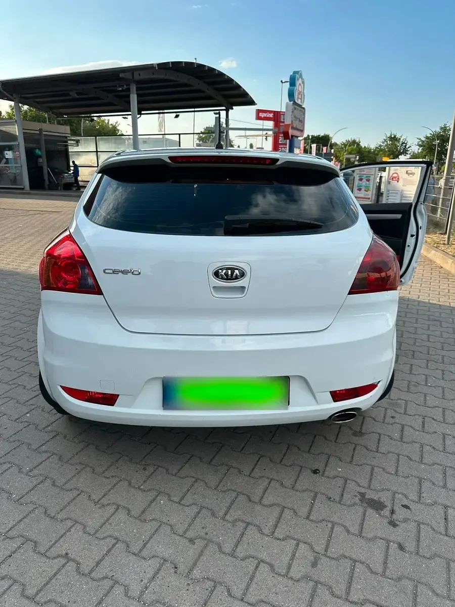 Gebraucht Kia Ceed 128 PS (94 kW) 2010 Weiß Kleinwagen