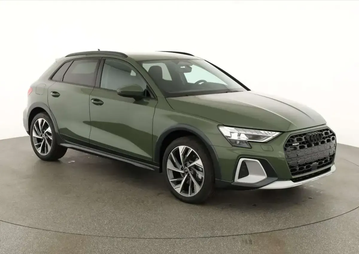 Gebraucht Audi A3 Ambiente 204 PS (150 kW) 2026 Distriktgrün metallic Limousine