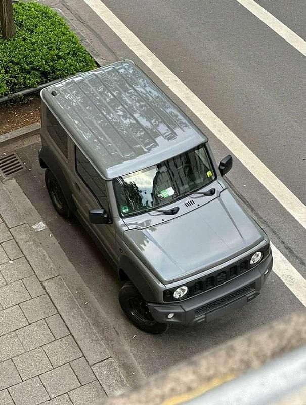 Gebraucht Suzuki Jimny 102 PS (75 kW) 2023 Grau SUV