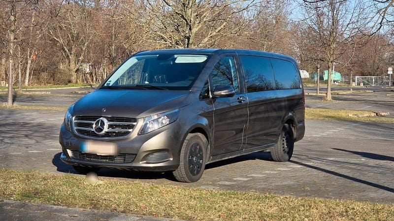 Grau Gebraucht 2018 Mercedes V220 Van / Kleinbus | 32.500 € (Superpreis) - Bild 1/4