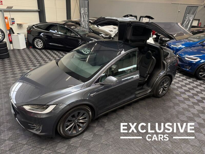 Grau Gebraucht 2018 Tesla Model X SUV | 36.850 € (Etwas zu teuer) - Bild 1/4