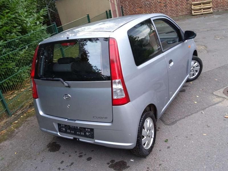 Silber Gebraucht 2006 Daihatsu Cuore Kleinwagen | 1.555 € (Etwas zu teuer) - Bild 1/4