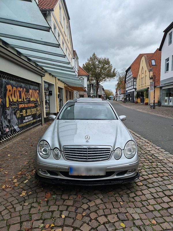 Silber Gebraucht 2002 Mercedes E240 Limousine | 4.500 € (Etwas zu teuer) - Bild 1/4