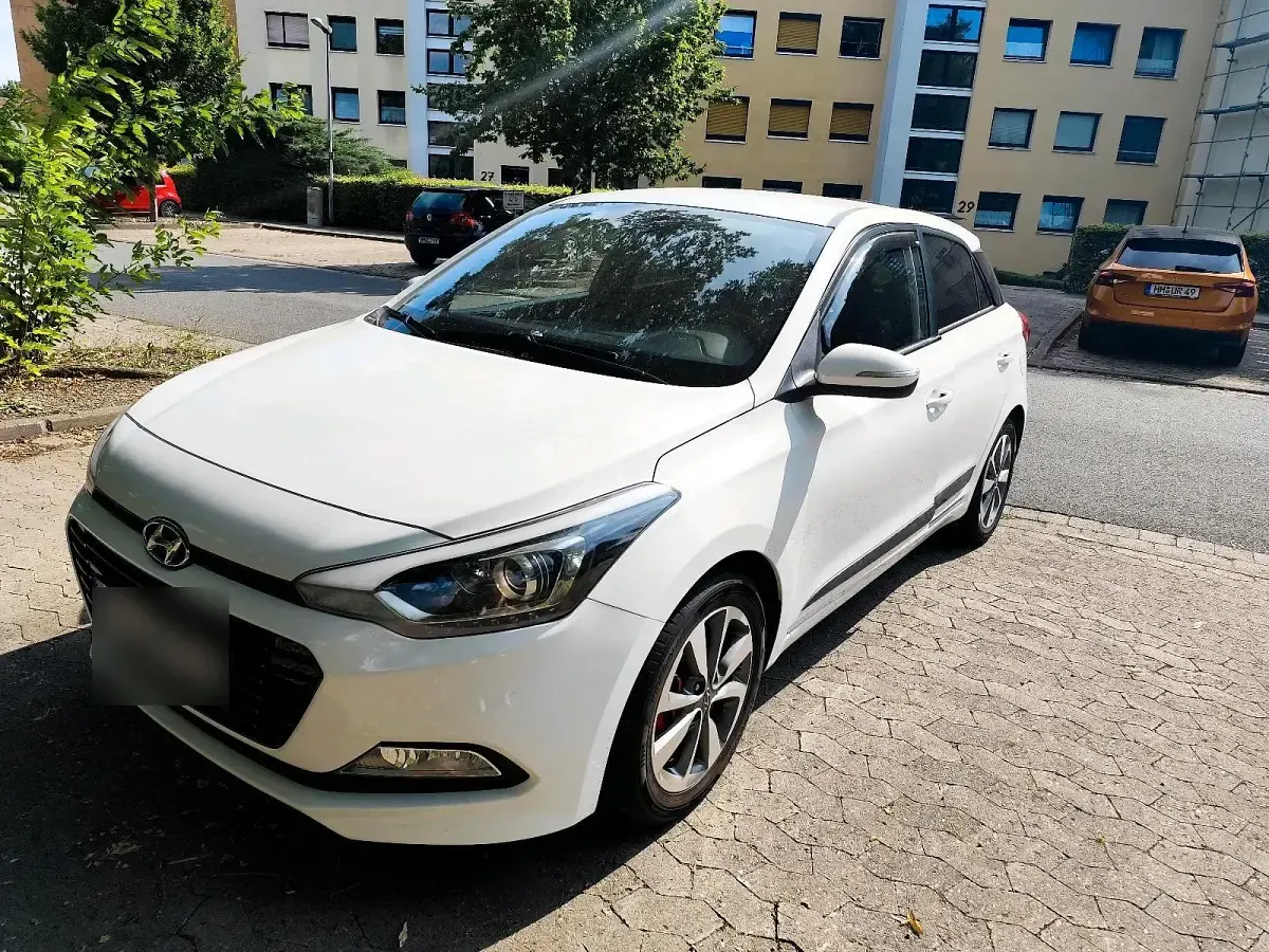 Gebraucht Hyundai i20 Turbo 100 PS (73 kW) 2017 Weiß Limousine