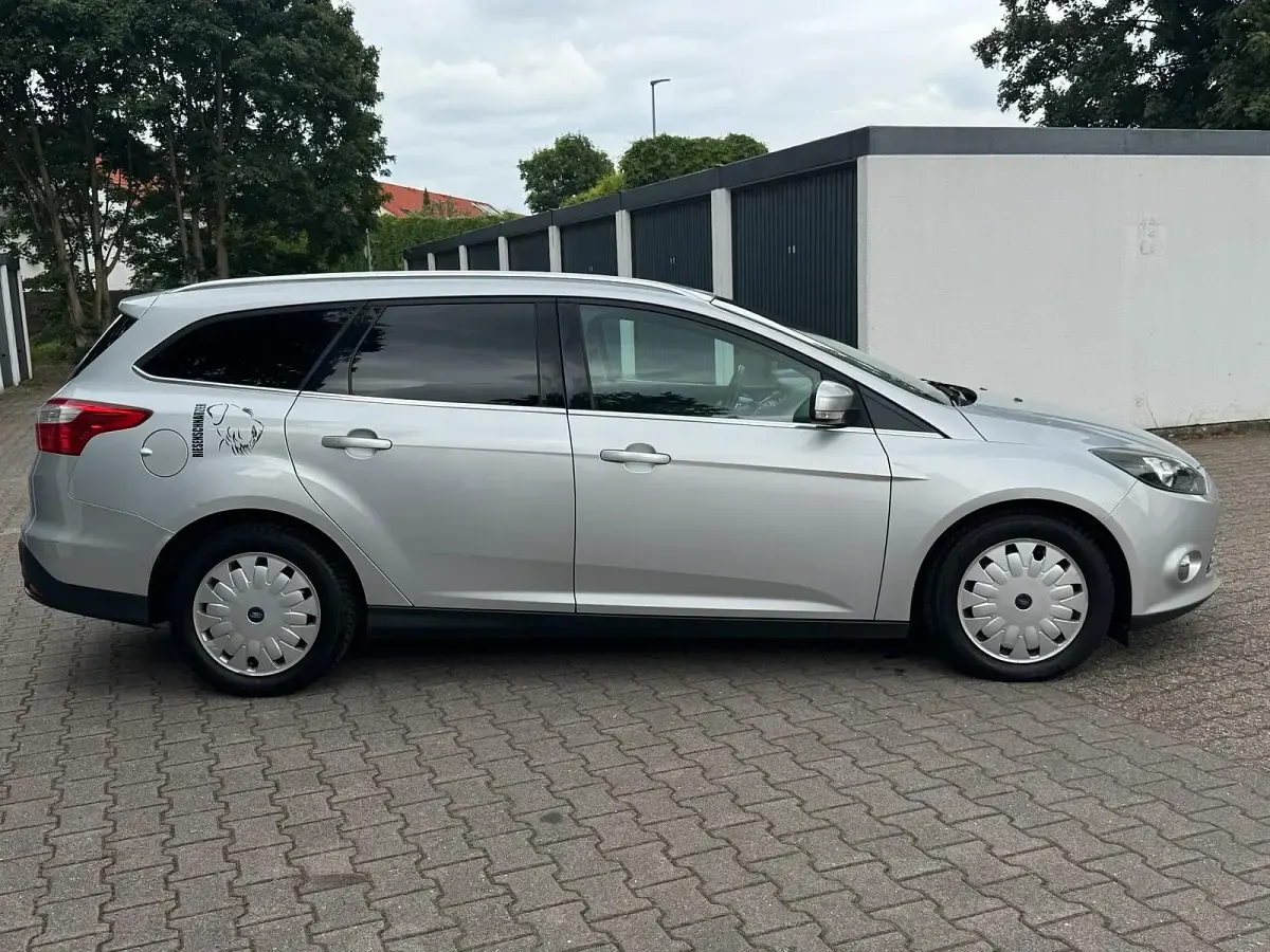 Gebraucht Ford Focus 105 PS (77 kW) 2013 Silber Kombi