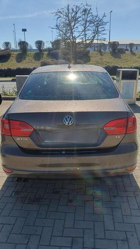Second-hand VW Jetta Match 122 CP (89 kW) 2012 Maro Berlinǎ