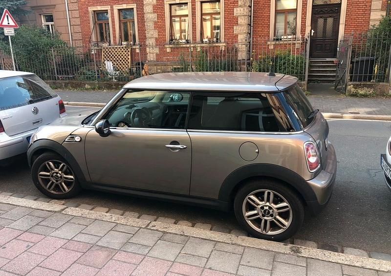 Grau Gebraucht 2012 Mini ONE Kleinwagen | 4.000 € (Fairer Preis) - Bild 1/4