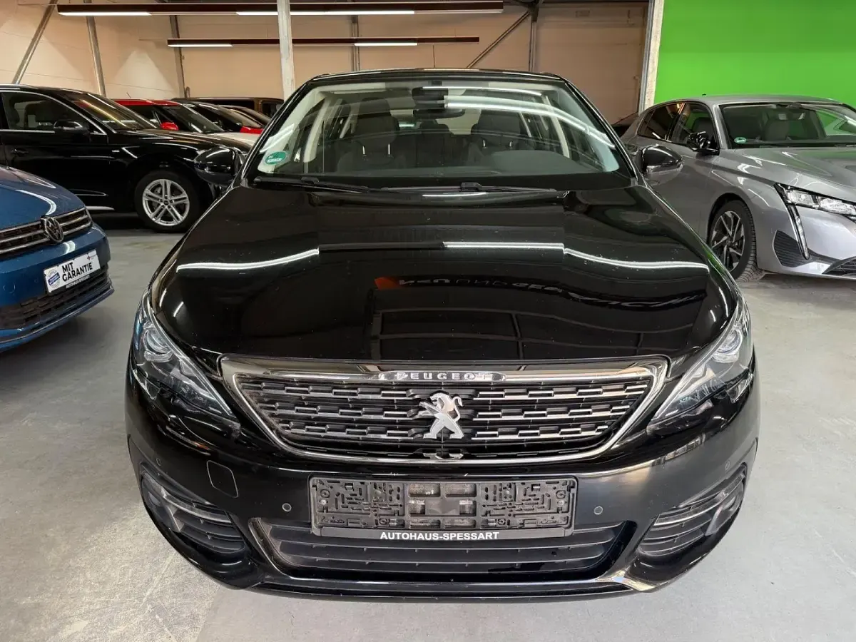 Gebraucht Peugeot 308 Allure 131 PS (96 kW) 2019 Schwarz Limousine