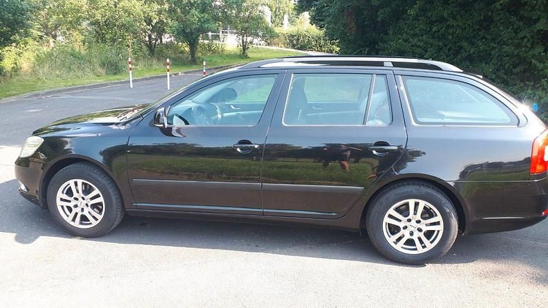 Second-hand Skoda Octavia Ambiente 122 CP (89 kW) 2011 Negru Break