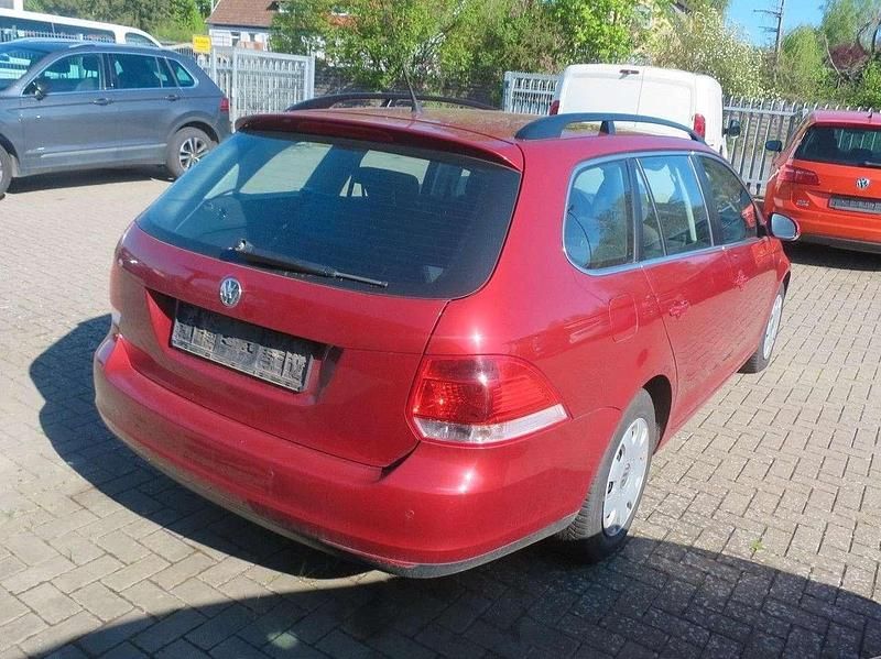 Gebraucht VW Golf V Comfortline 122 PS (89 kW) 2009 Red spice metallic Kombi
