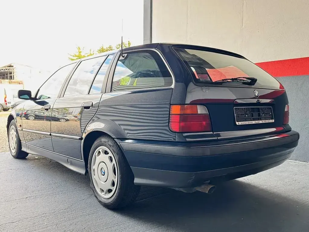 Gebraucht BMW 320 150 PS (110 kW) 1995 Blau Kombi