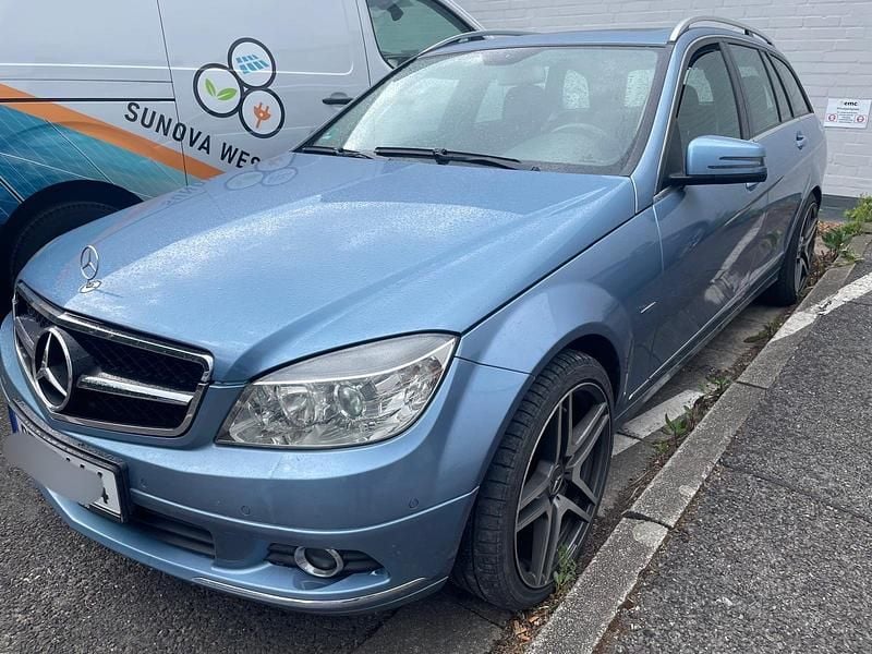 Blau Gebraucht 2011 Mercedes C220 Kombi | 2.399 € - Bild 1/4