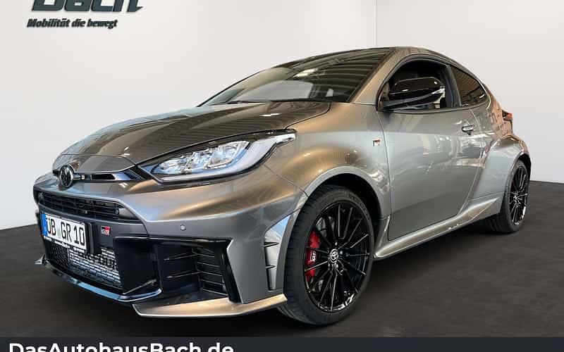 Silbern Gebraucht 2024 Toyota Yaris Limousine | 45.520 € (Superpreis) - Bild 1/4