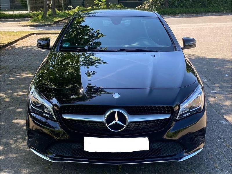 Schwarz Gebraucht 2016 Mercedes CLA180 Limousine | 16.290 € (Guter Preis) - Bild 1/4