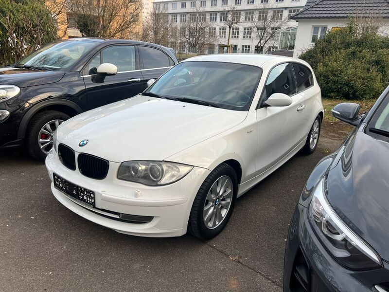 Weiß Gebraucht 2008 BMW 118 Advantage Kleinwagen | 3.950 € (Fairer Preis) - Bild 1/4