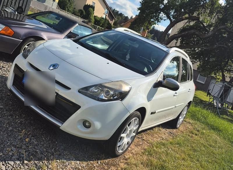 Weiß Gebraucht 2011 Renault Clio GrandTour Kombi | 3.999 € (Fairer Preis) - Bild 1/4