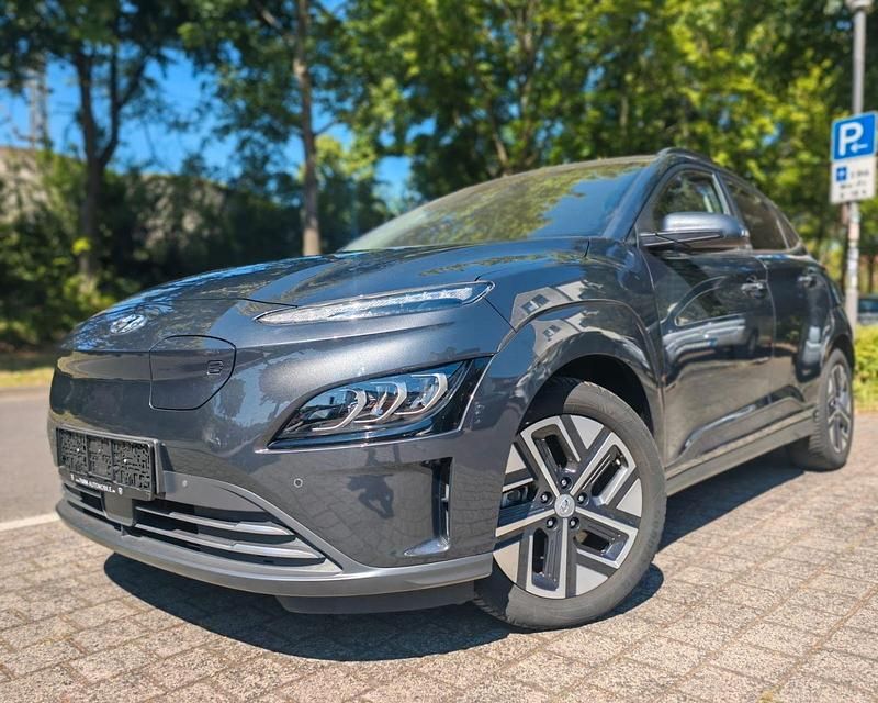 Grau Gebraucht 2021 Hyundai Kona Trend SUV | 20.944 € (Fairer Preis) - Bild 1/4