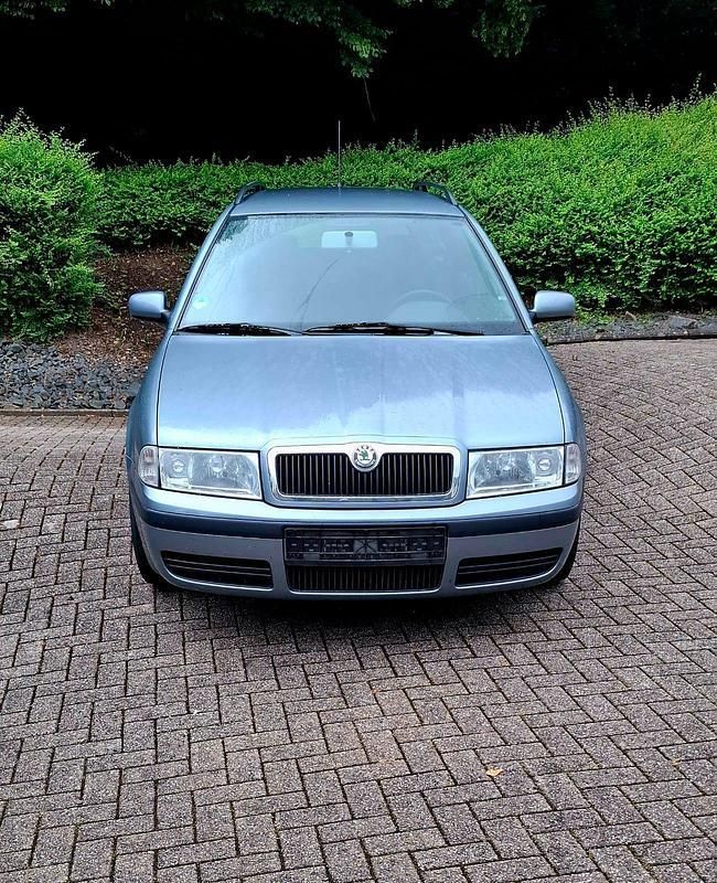 Andere außenfarben Gebraucht 2007 Skoda Octavia Kombi | 1.150 € (Superpreis) - Bild 1/4