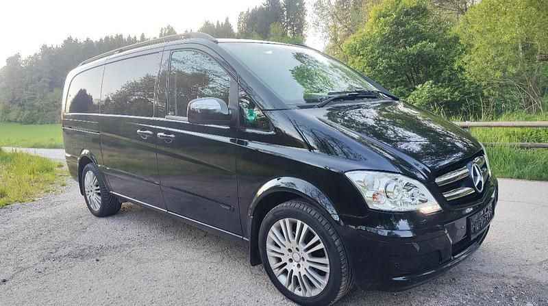 Schwarz Gebraucht 2011 Mercedes Viano Van / Kleinbus | 13.990 € (Fairer Preis) - Bild 1/4