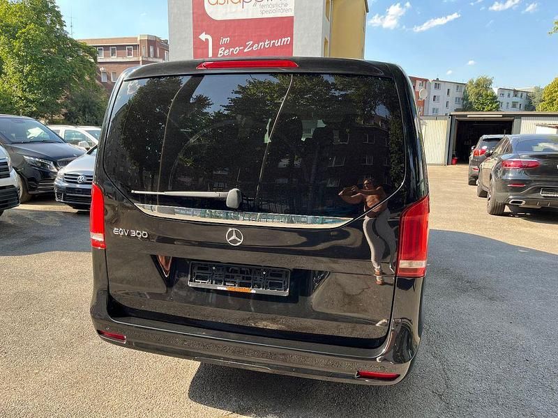 Gebraucht Mercedes EQV300 150 kW (204 PS) 2022 Schwarz Van / Kleinbus