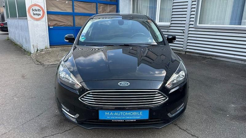 Schwarz Gebraucht 2015 Ford Focus Titanium Limousine | 4.990 € (Guter Preis) - Bild 1/4