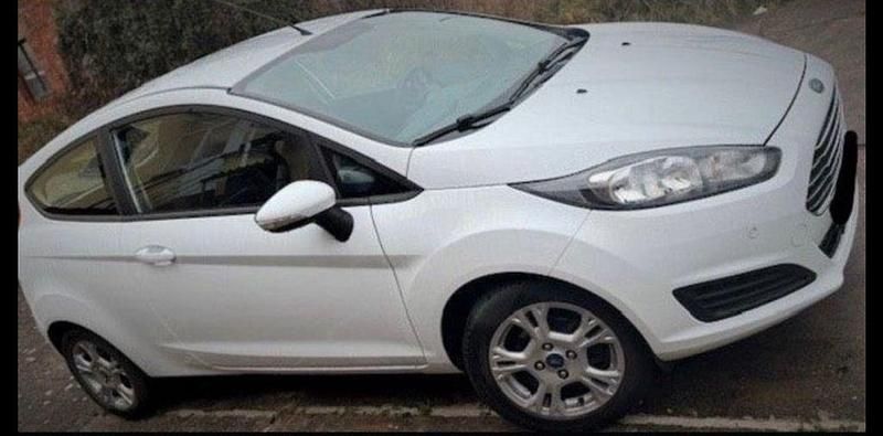 Weiß Gebraucht 2014 Ford Fiesta Kleinwagen | 6.299 € (Guter Preis) - Bild 1/4