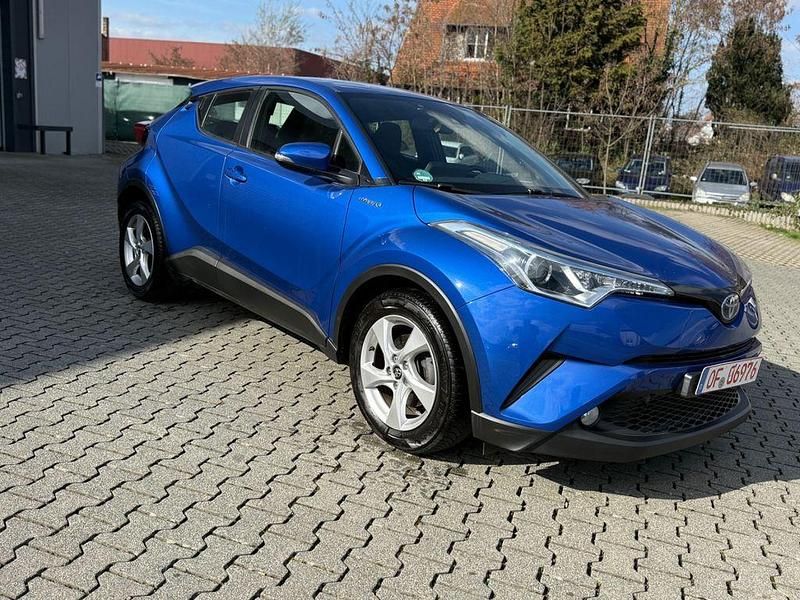 Second-hand Toyota C-HR 98 CP (72 kW) 2017 Albastru SUV