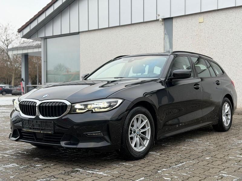Schwarz Gebraucht 2021 BMW 320 Sport Line Kombi | 21.900 € (Fairer Preis) - Bild 1/4
