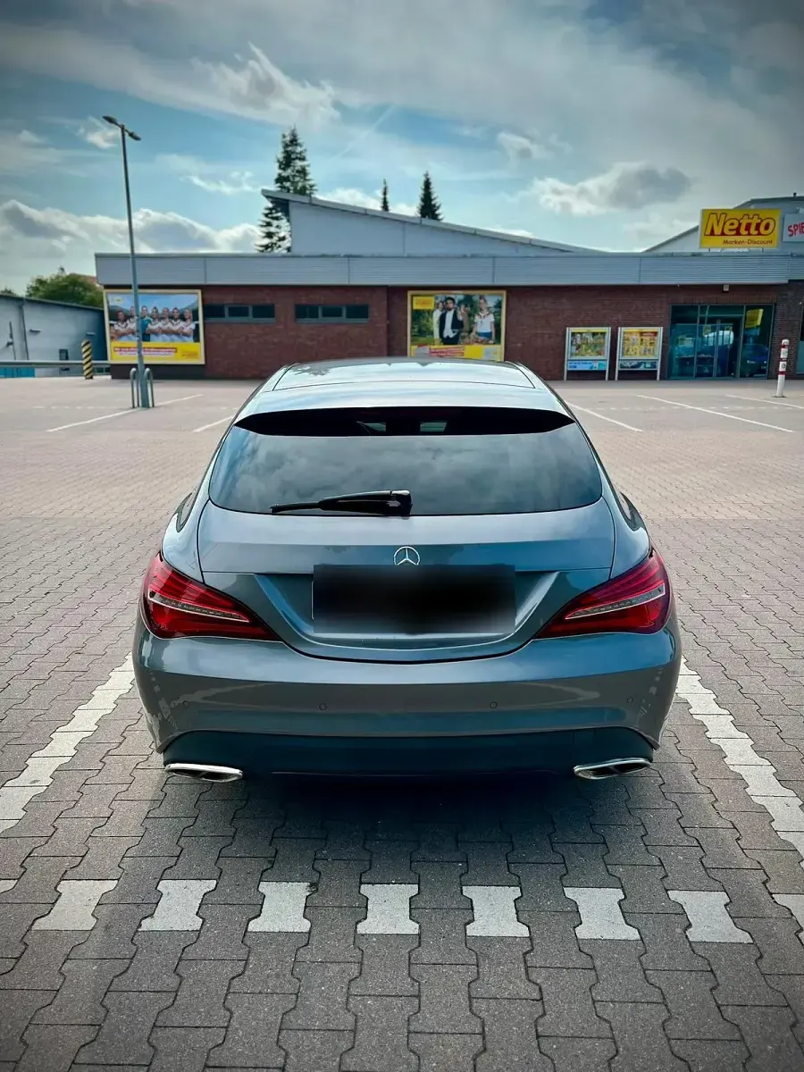 Gebraucht Mercedes CLA180 Shooting Brake 122 PS (89 kW) 2016 Grau Kombi