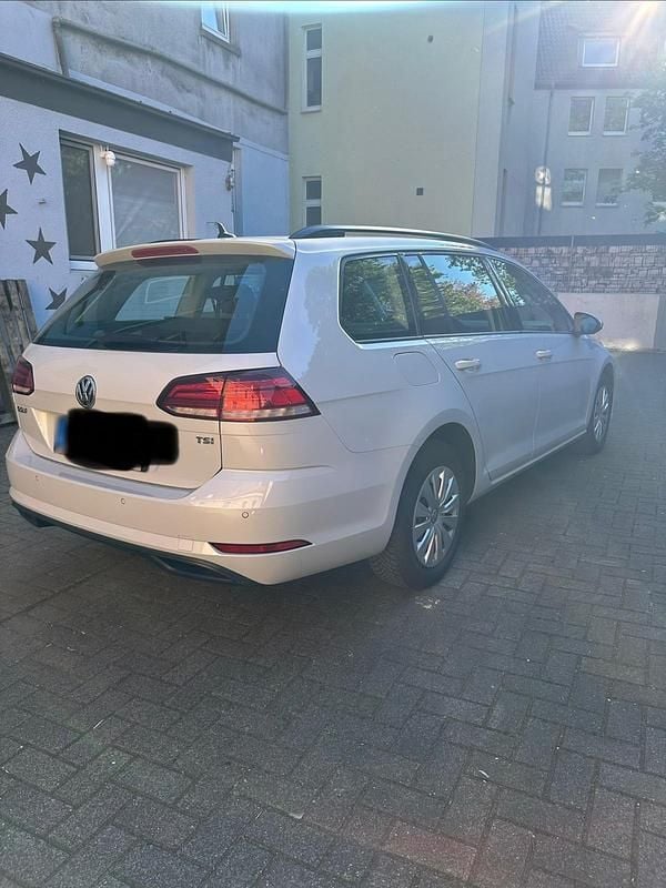 Second-hand VW Golf VII 110 CP (80 kW) 2017 Andere farben Break