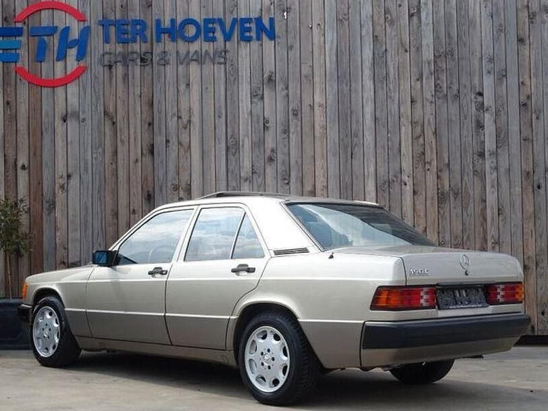 Gebraucht Mercedes 190 122 PS (89 kW) 1991 Gold Limousine