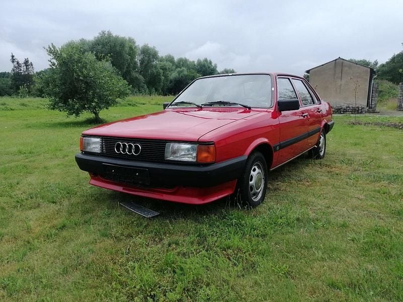 Second-hand Audi 80 75 CP (55 kW) 1984 Roșu Berlinǎ