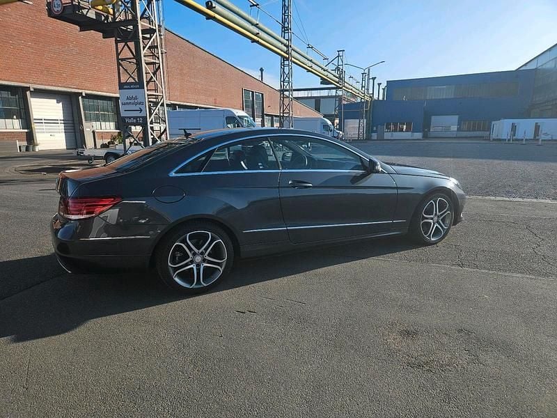 Gebraucht Mercedes E250 211 PS (155 kW) 2015 Silber Coupé