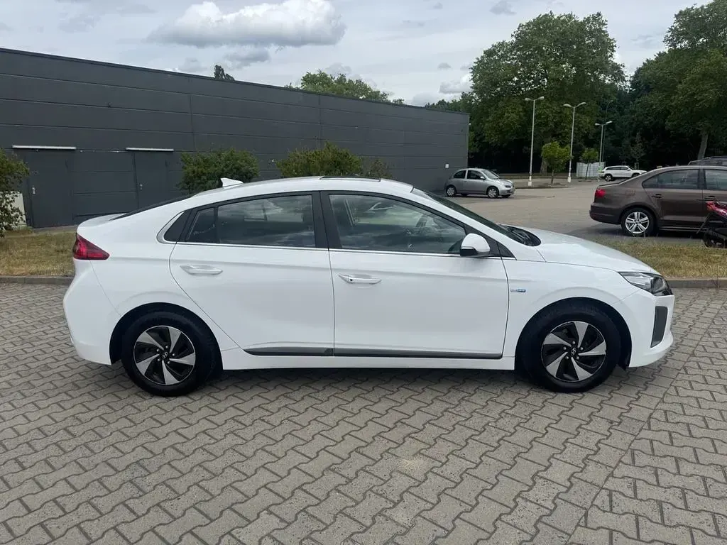 Gebraucht Hyundai Ioniq Style 105 PS (77 kW) 2018 Weiß Kleinwagen