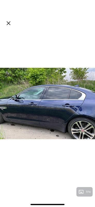 Gebraucht Jaguar XE 180 PS (132 kW) 2016 Blau Limousine