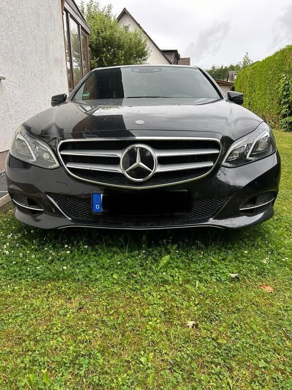 Schwarz Gebraucht 2014 Mercedes E300 AMG line Limousine | 13.000 € - Bild 1/4