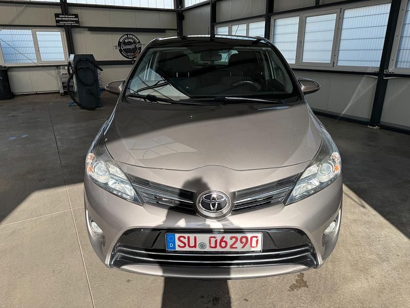 Gebraucht Toyota Verso 111 PS (81 kW) 2015 Braun Van / Kleinbus