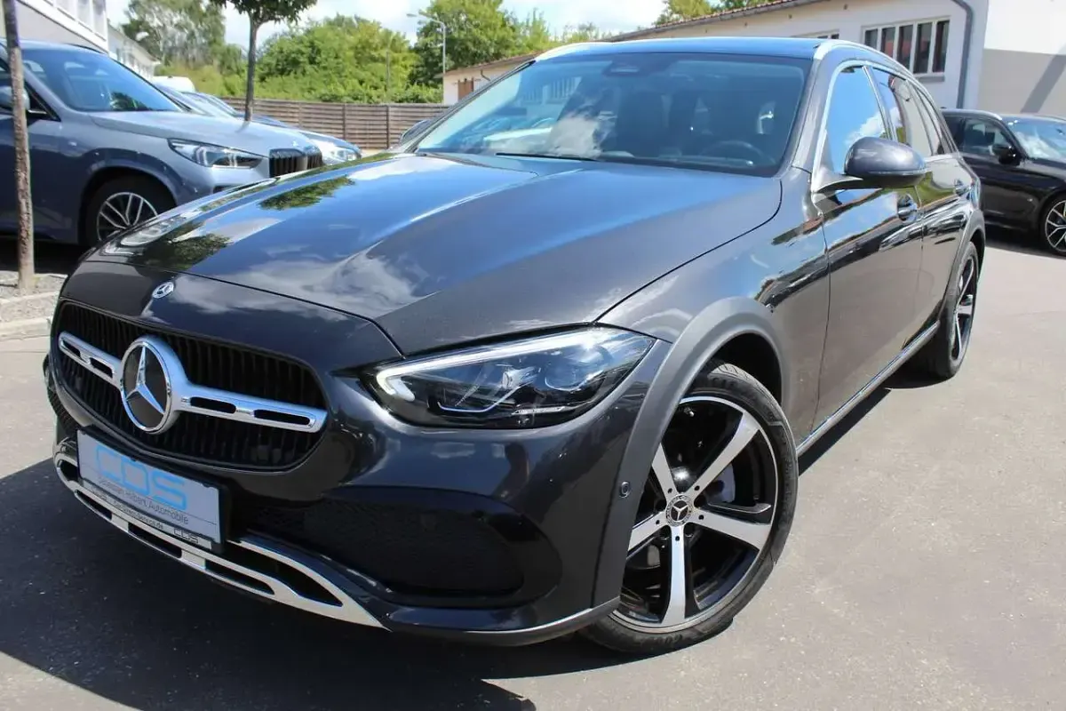 Gebraucht Mercedes C220 197 PS (144 kW) 2023 Grafitgrau  metalliclack Kombi