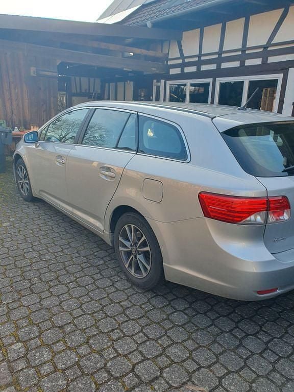 Gebraucht Toyota Avensis Multidrive S 147 PS (108 kW) 2013 Silber Kombi