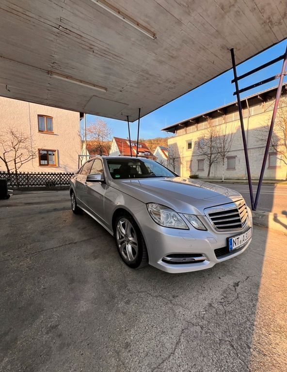 Silber Gebraucht 2012 Mercedes E350 Avantgarde Kombi | 14.999 € (Fairer Preis) - Bild 1/4