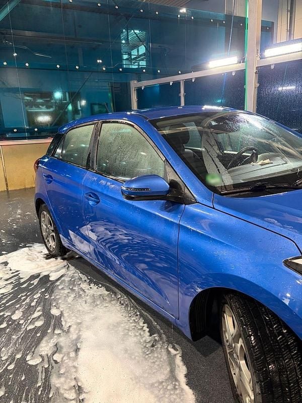 Gebraucht Hyundai i20 Select 75 PS (55 kW) 2019 Blau Kleinwagen