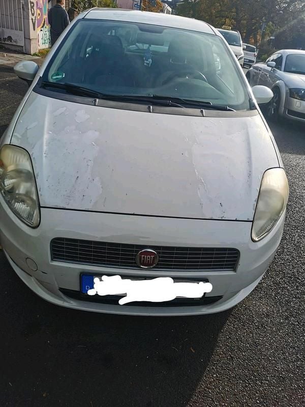Weiß Gebraucht 2009 Fiat Punto Limousine | 1.200 € (Guter Preis) - Bild 1/4