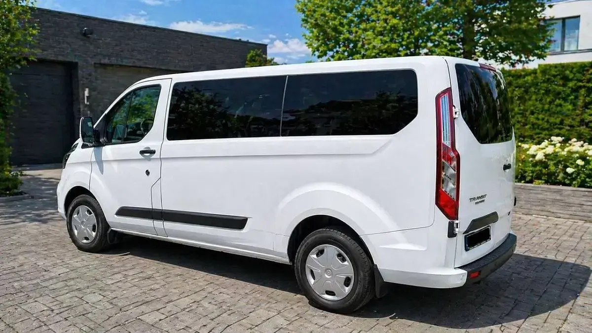 Gebraucht Ford Tourneo Trend 131 PS (96 kW) 2020 Weiß Van / Kleinbus