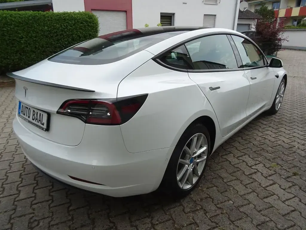 Gebraucht Tesla Model 3 Standard Range 225 kW (306 PS) 2022 Weiß Limousine